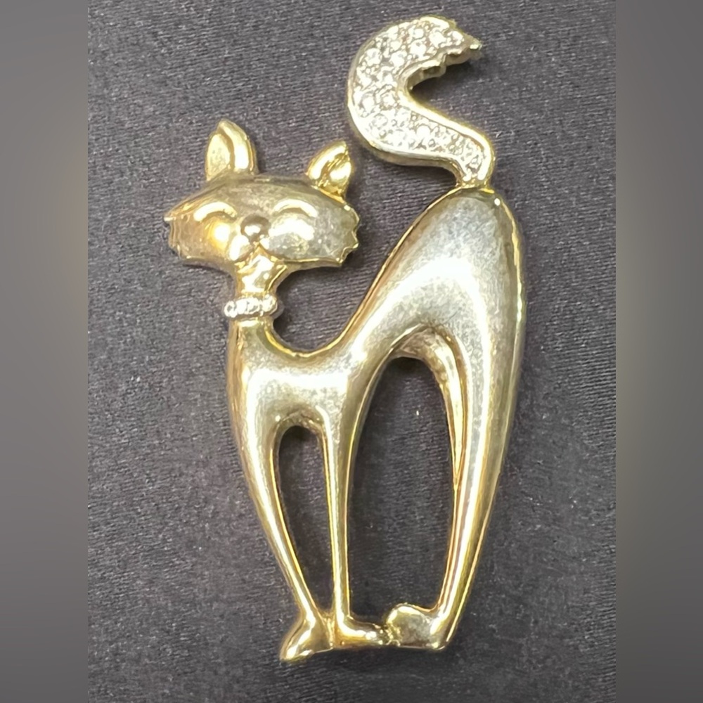 VINTAGE GOLD TONE CAT PIN BROOCH w/ RHINESTONES